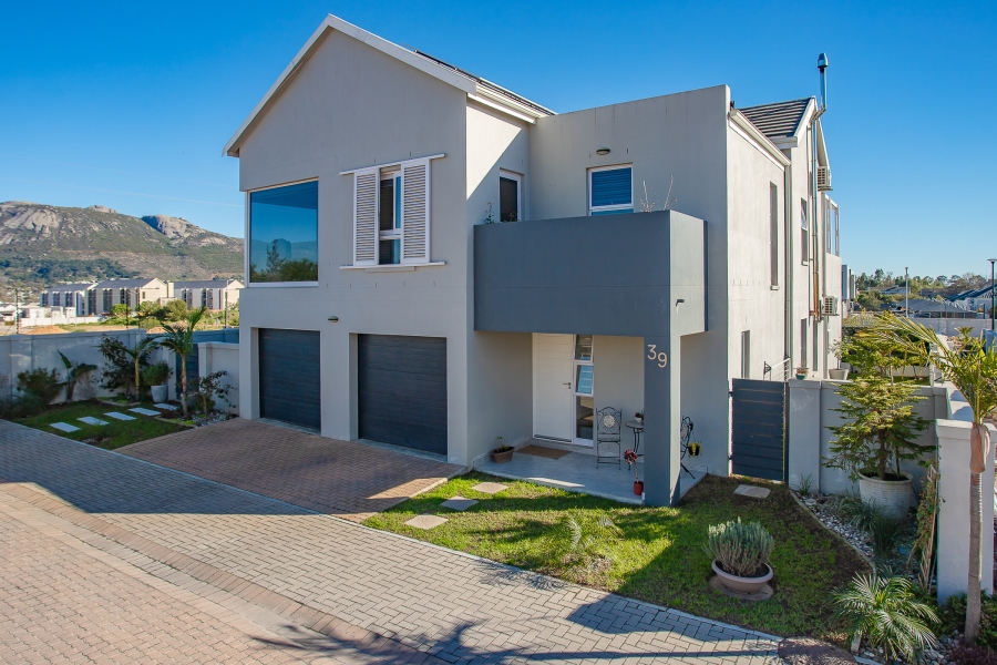 4 Bedroom Property for Sale in Mountain Crest Private Estate Western Cape